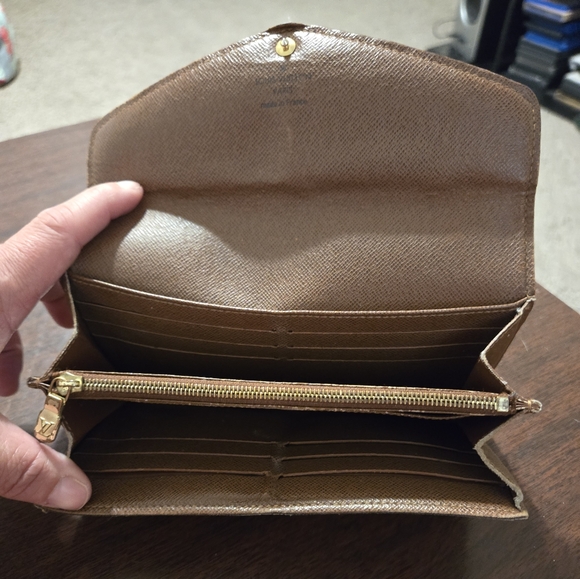 Authentic Louis Vuitton luxurious long monogram wallet in great condition - Picture 8 of 16